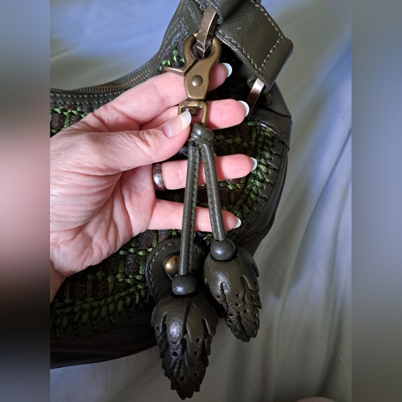 Isabella Fiore Large Green Woven Pine Cone Genuine Leather Hobo Handbag - Picture 9 of 14